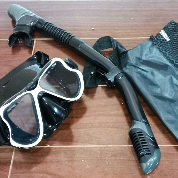 Snorkeling Gear - Picture 3 of 3